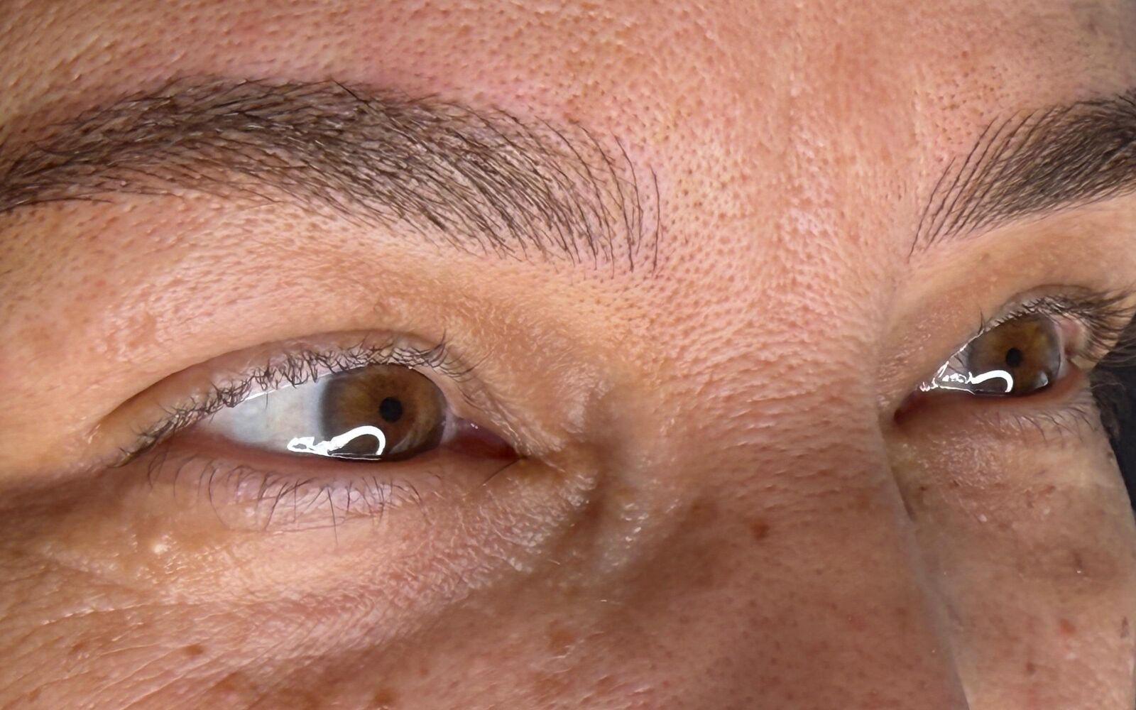 Sourcils après microblading
