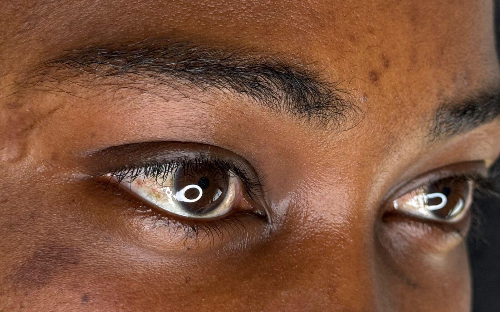 Sourcils avant microblading